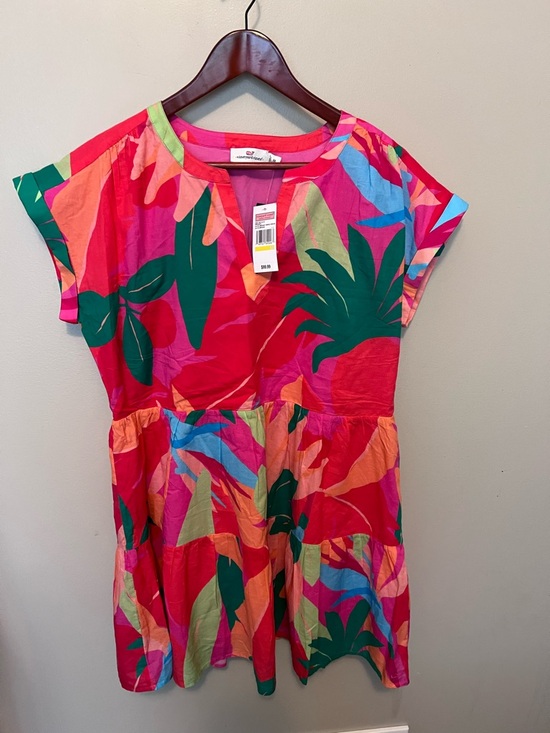 Vineyard Vines Dresses & Skirts - Vineyard vines bright  Tropical Print tiered slip on Babydoll Dress NWT Size M.